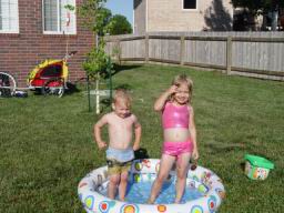 Kinds in pool2.JPG